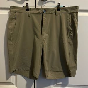 Free Fly Men’s Tradewind Tech Golf Shorts 7” Inseam Size 36 Waist Khaki